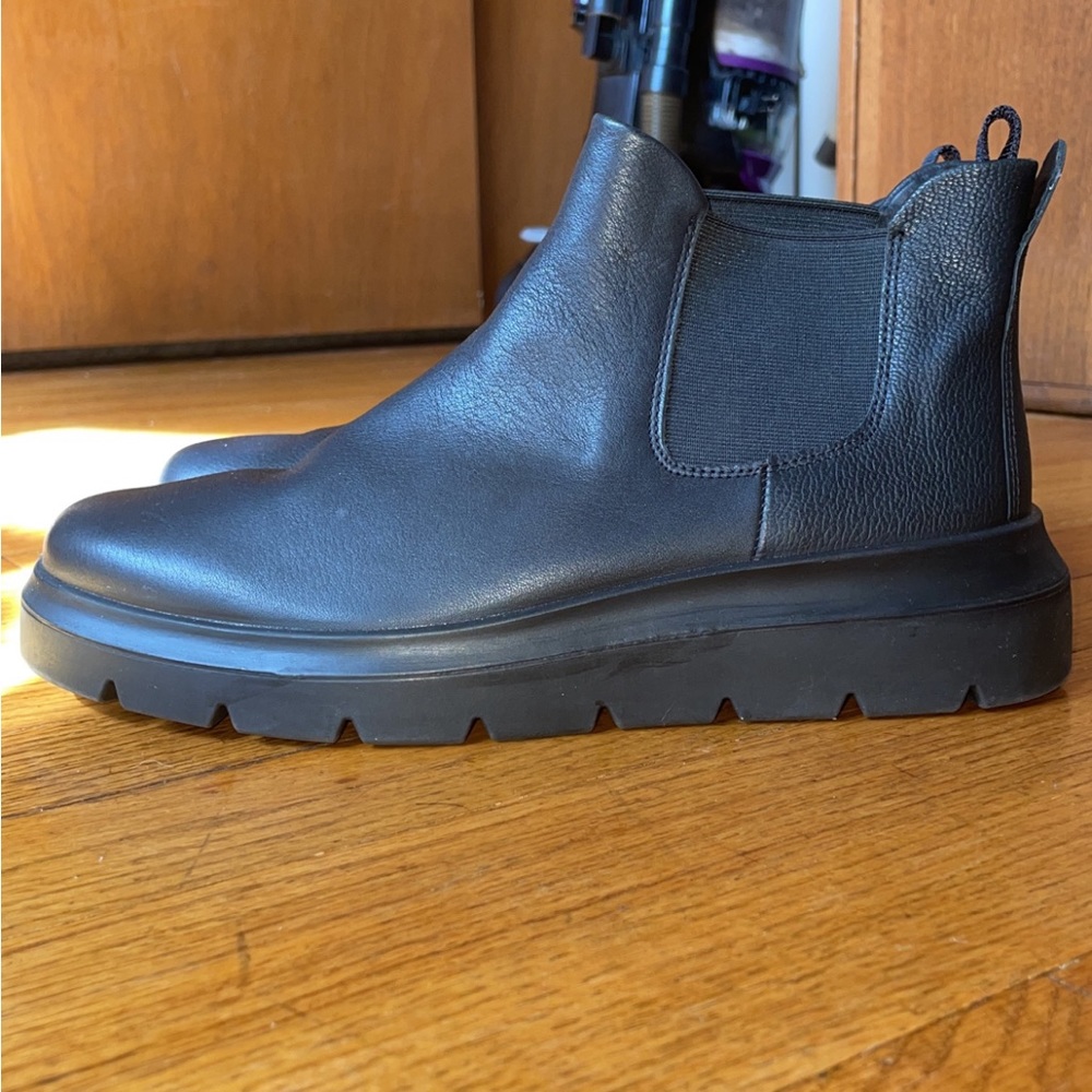 NWT black Ecco booties